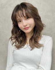 ゆるふわパーマ風ミディ×寒色ブラウン