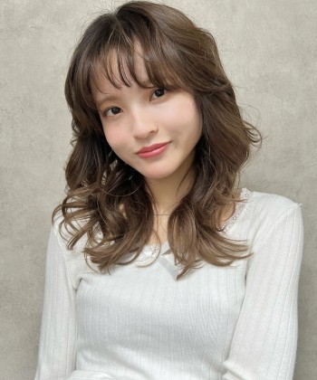 ゆるふわパーマ風ミディ×寒色ブラウン